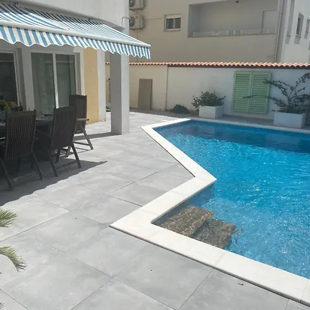 公寓 Private Pool 2 *