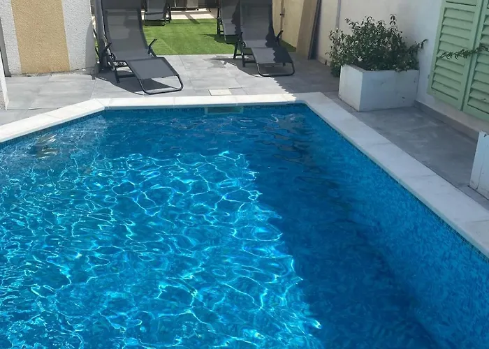 Private Pool 2 *